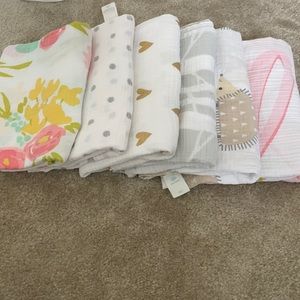 6 Muslin Blankets